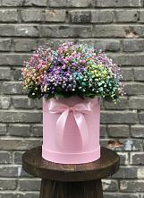 Цветочная композиция из Гипсофила и Розы в шляпной коробке в Нижнедевицке