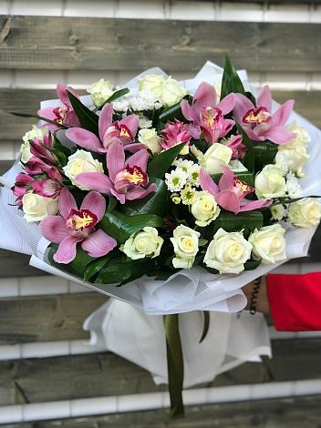 Букет цветов из: Розы и Хризантемы в Нижнедевицке