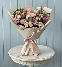 Букет цветов из:  Розы и Лизиантусы в Нижнедевицке