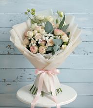 Букет цветов из:  Розы и Лизиантусы в Нижнедевицке