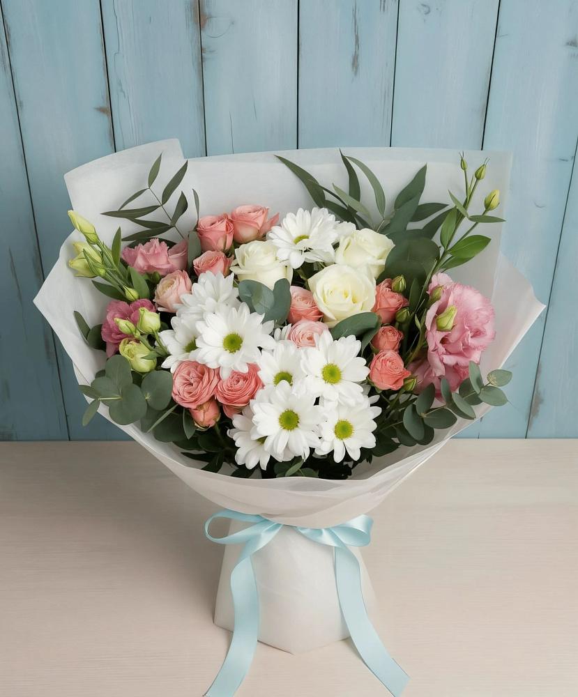 Букет цветов из: Розы, Лизиантусы и Хризантемы в Нижнедевицке