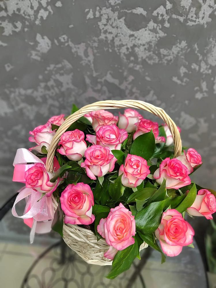Цветочная композиция из Розы в корзине в Нижнедевицке