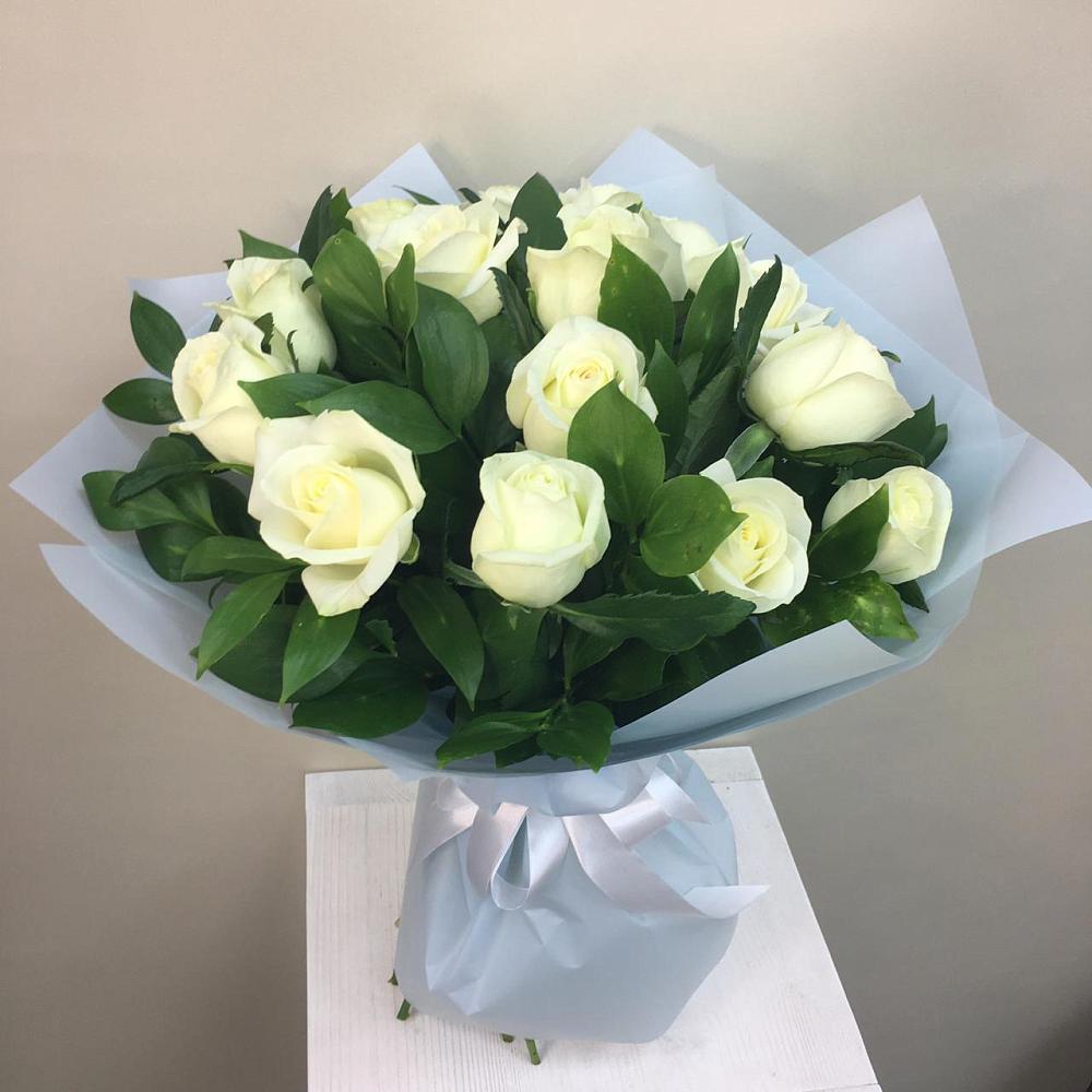 Букет 15 Белых роз Проуд в Нижнедевицке