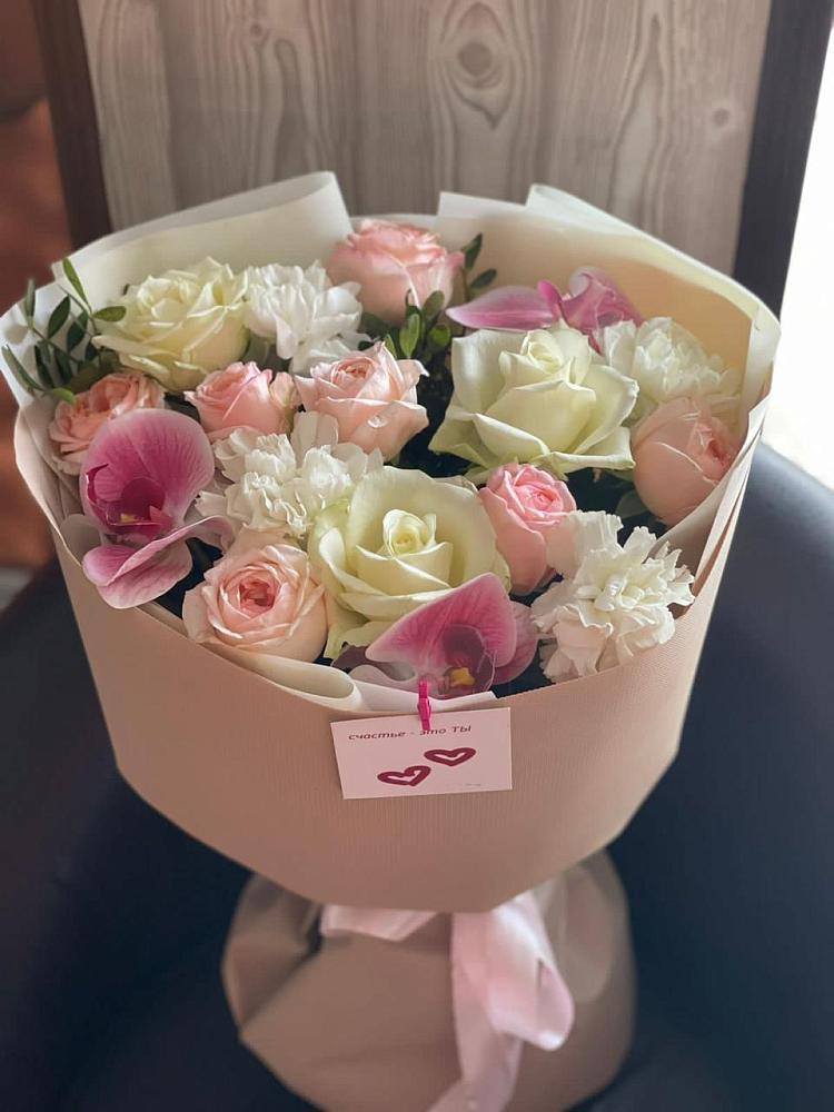 Букет цветов из: Орхидеи, Розы и Гвоздики в Нижнедевицке