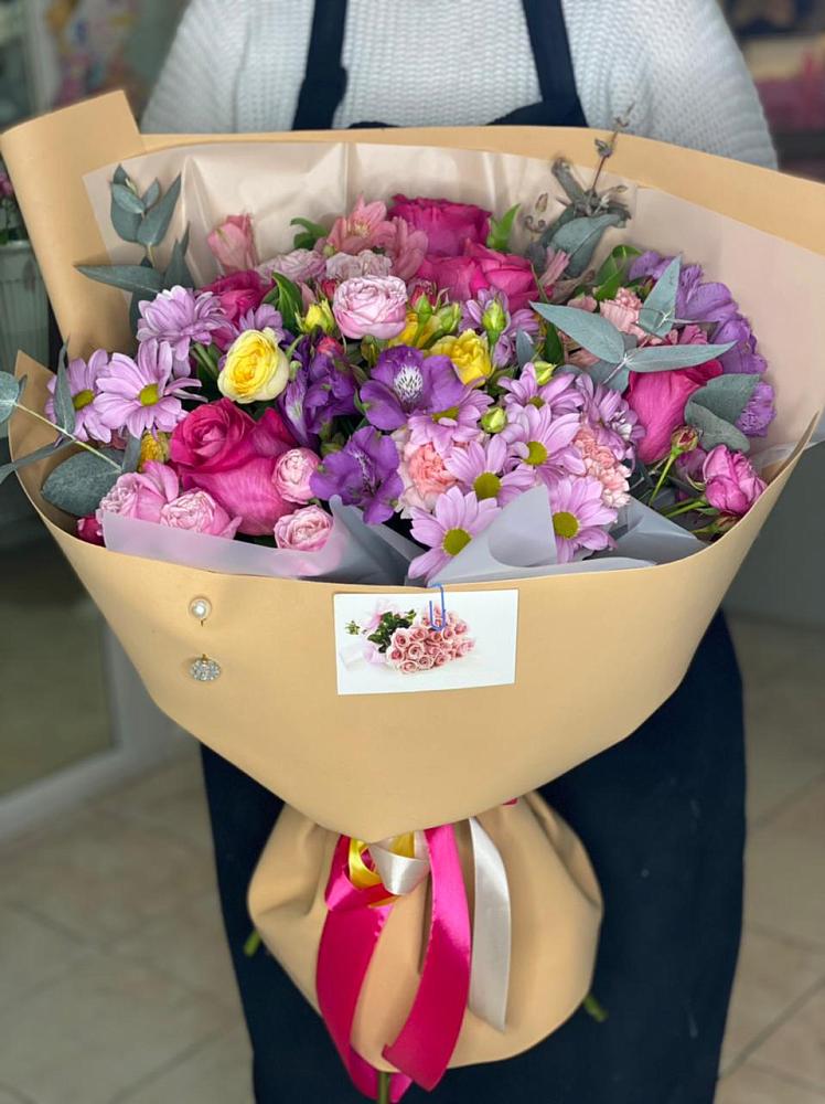 Букет цветов из: Хризантемы, Гвоздики и Альстромерии в Нижнедевицке