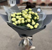 Букет Белые кустовые розы Солинеро в Нижнедевицке