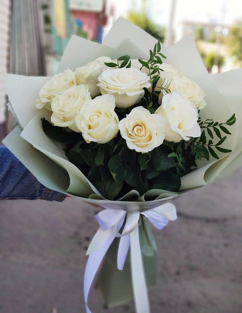 Букет Белые розы Проуд в Нижнедевицке