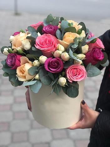 Цветочная композиция из Розы в шляпной коробке в Нижнедевицке