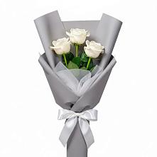 Букет 3 белые розы в Нижнедевицке