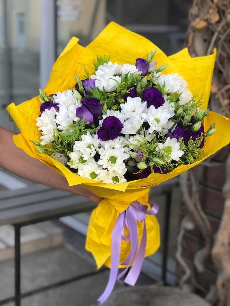 Букет цветов из: Ирисы, Хризантемы и Ромашки в Нижнедевицке