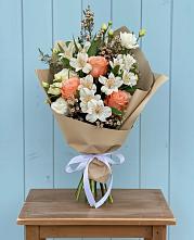 Букет цветов из:  Альстромерии, Лизиантусы, Розы и Хризантемы #REPLACE_PRED# Нижнедевицке