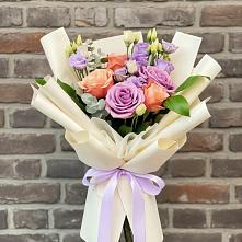 Букет цветов из:  Лизиантусы и Розы в Нижнедевицке