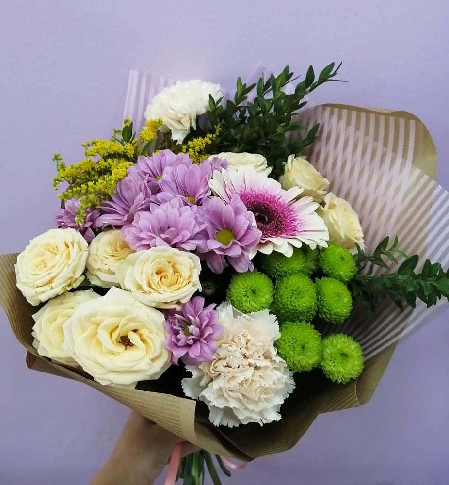 Букет цветов из: Хризантемы, Розы, Гвоздики и Герберы в Нижнедевицке