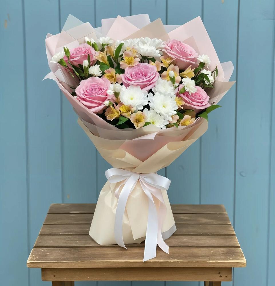 Букет цветов из: Гвоздики, Орхидеи и Розы в Нижнедевицке