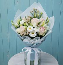 Букет цветов из:  Розы и Лизиантусы в Нижнедевицке