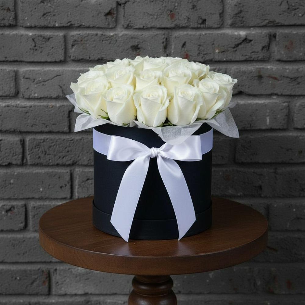 Цветочная композиция из Розы в шляпной коробке в Нижнедевицке