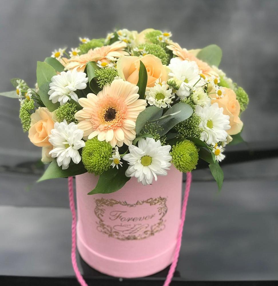 Цветочная композиция из Розы, Герберы и Хризантемы в шляпной коробке в Нижнедевицке