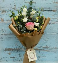 Букет цветов из:  Розы и Лизиантусы в Нижнедевицке